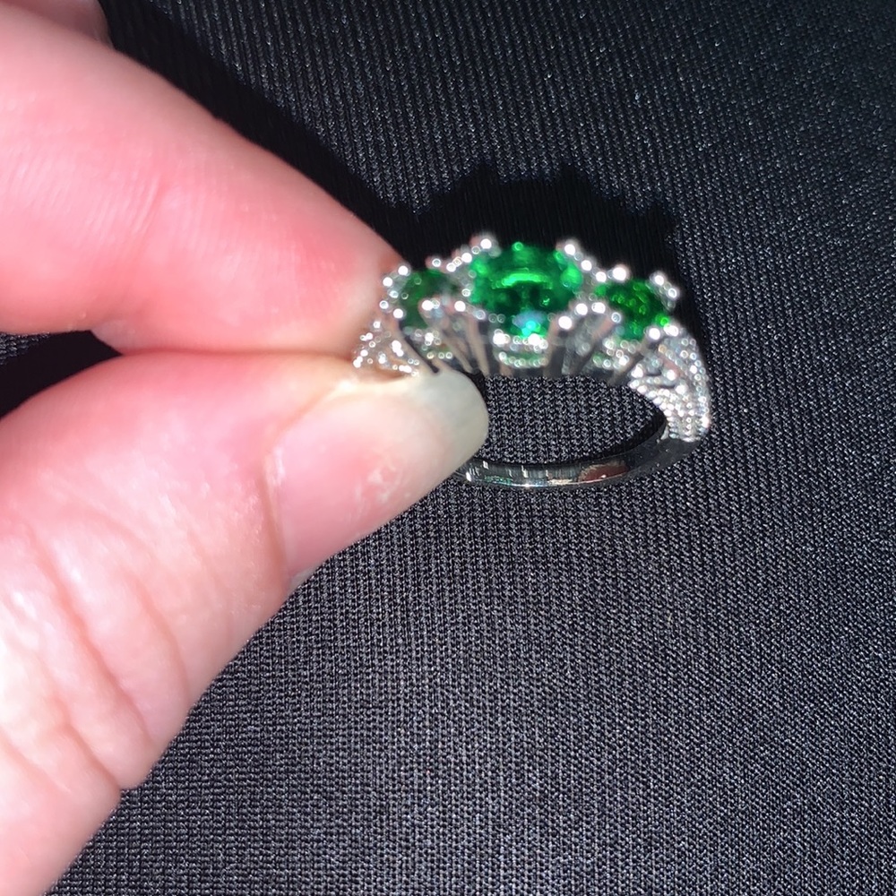 Green ring - Picture 2 of 4